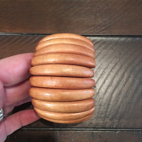 Wooden stretch bracelet - Picture 3 of 3